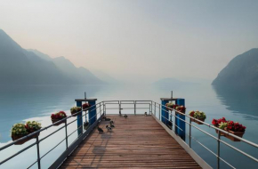 LUCKY LAKE HOUSE - Free Wi-Fi and Private Parking Included